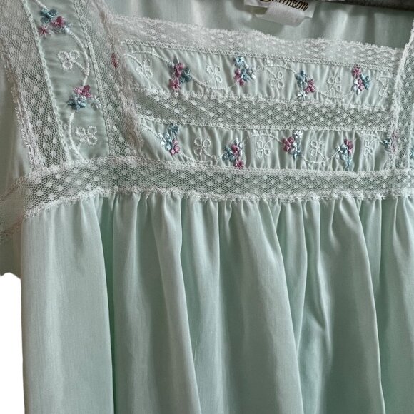 Barbizon Small Light Blue Vintage Nightgown Lace & Smocked Chest - Picture 7 of 9